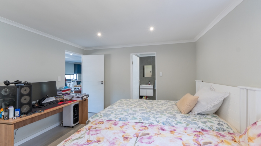 5 Bedroom Property for Sale in Calypso Beach Western Cape